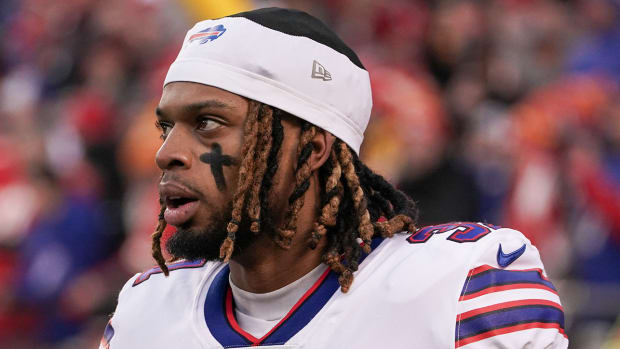 Buffalo Bills safety Damar Hamlin (31) on field against the Kansas City Chiefs during warmups before an AFC divisional-playoff football game at GEHA Field at Arrowhead Stadium.